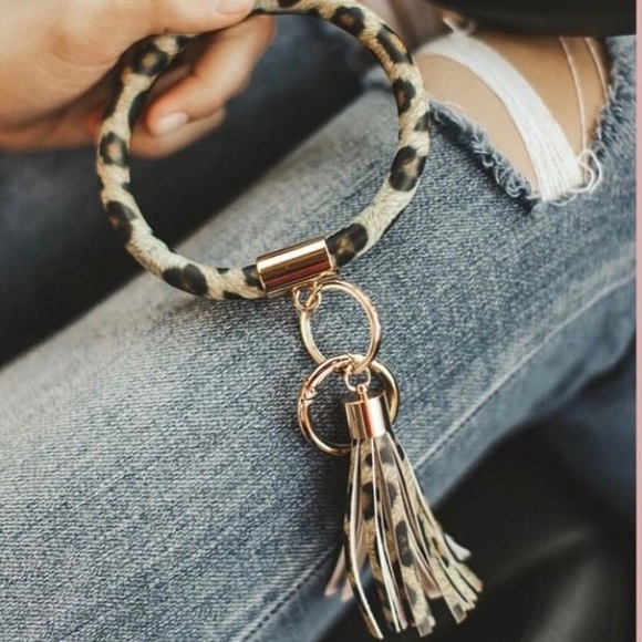 Infinity Raine Accessories - Leopard Print Tassel Key Ring